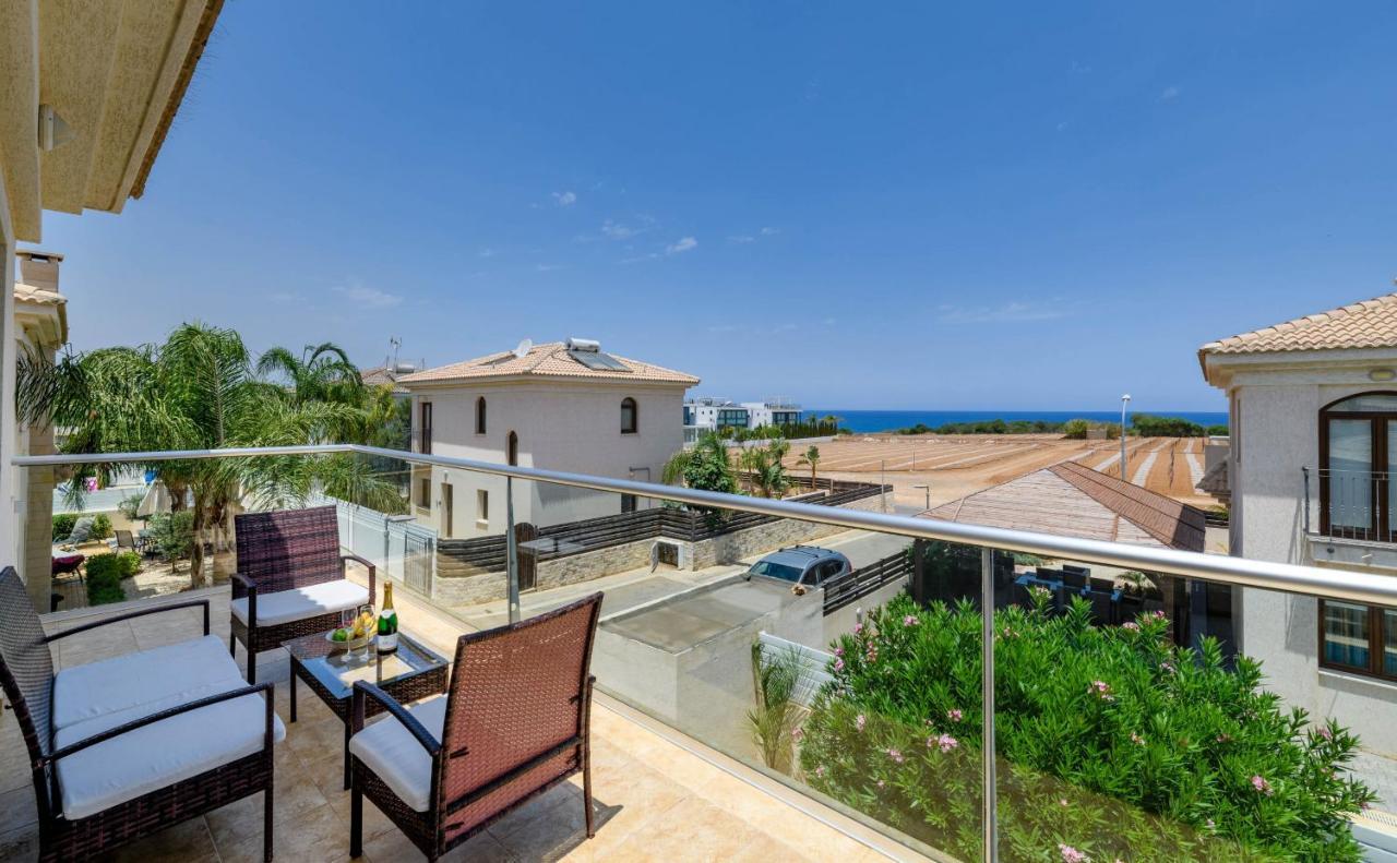 Blue Water Bay Villas Paralimni Exteriér fotografie