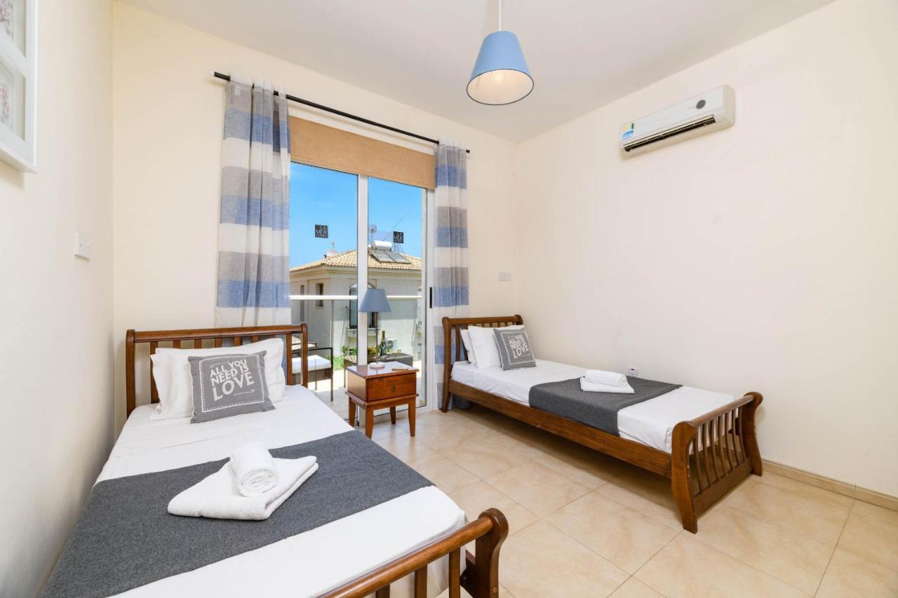 Blue Water Bay Villas Paralimni Exteriér fotografie