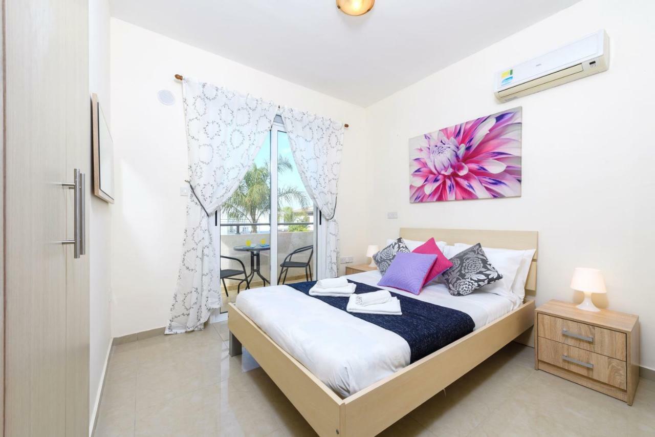 Blue Water Bay Villas Paralimni Exteriér fotografie