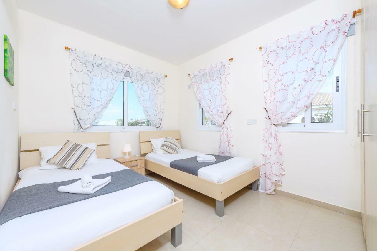 Blue Water Bay Villas Paralimni Exteriér fotografie