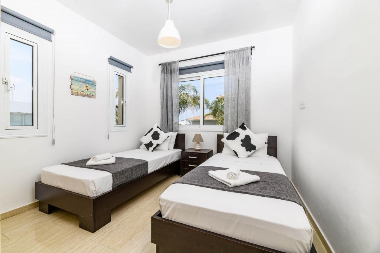 Blue Water Bay Villas Paralimni Exteriér fotografie
