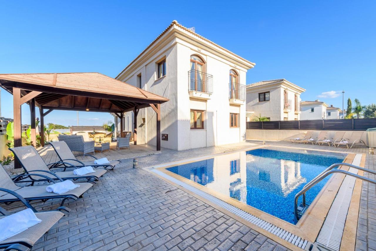 Blue Water Bay Villas Paralimni Exteriér fotografie