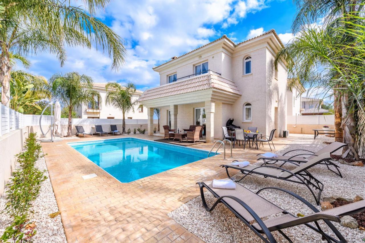 Blue Water Bay Villas Paralimni Exteriér fotografie