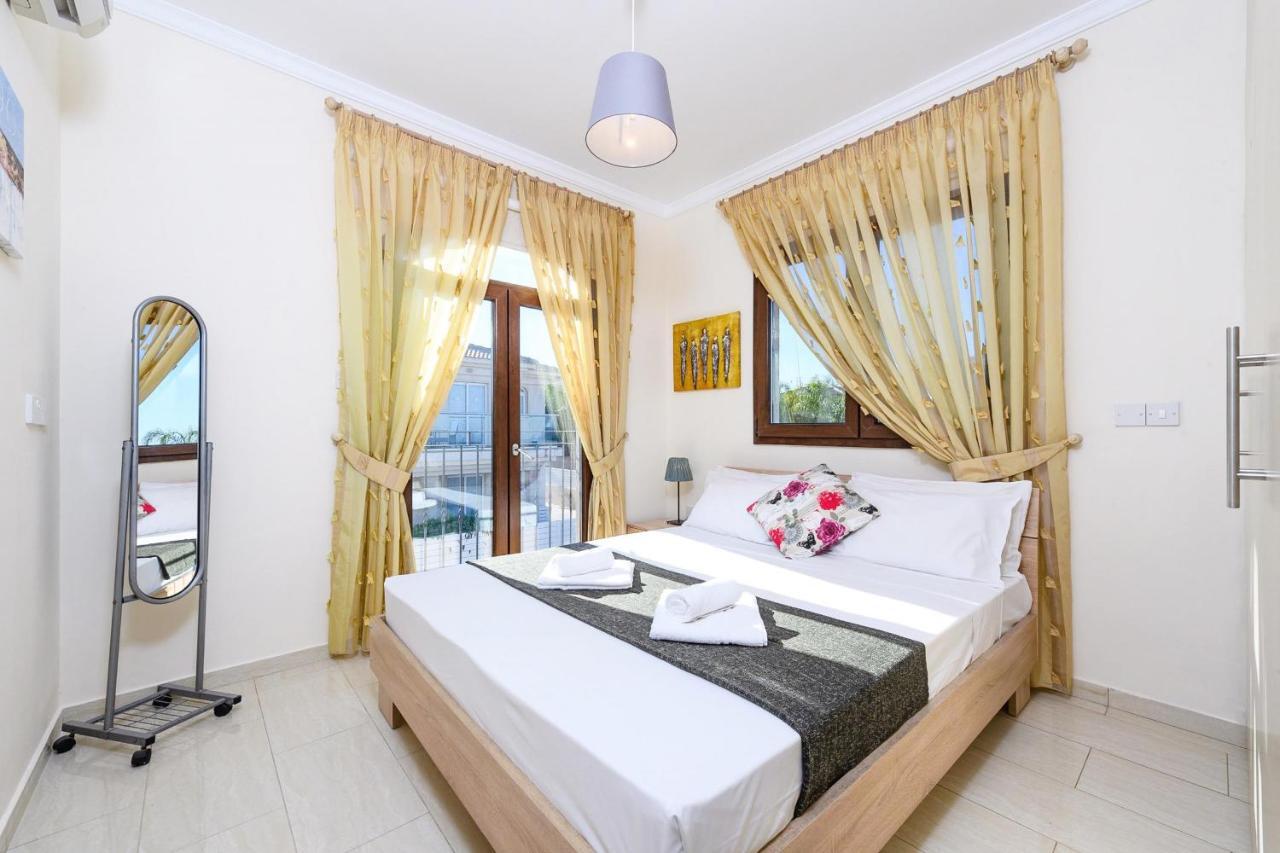 Blue Water Bay Villas Paralimni Exteriér fotografie